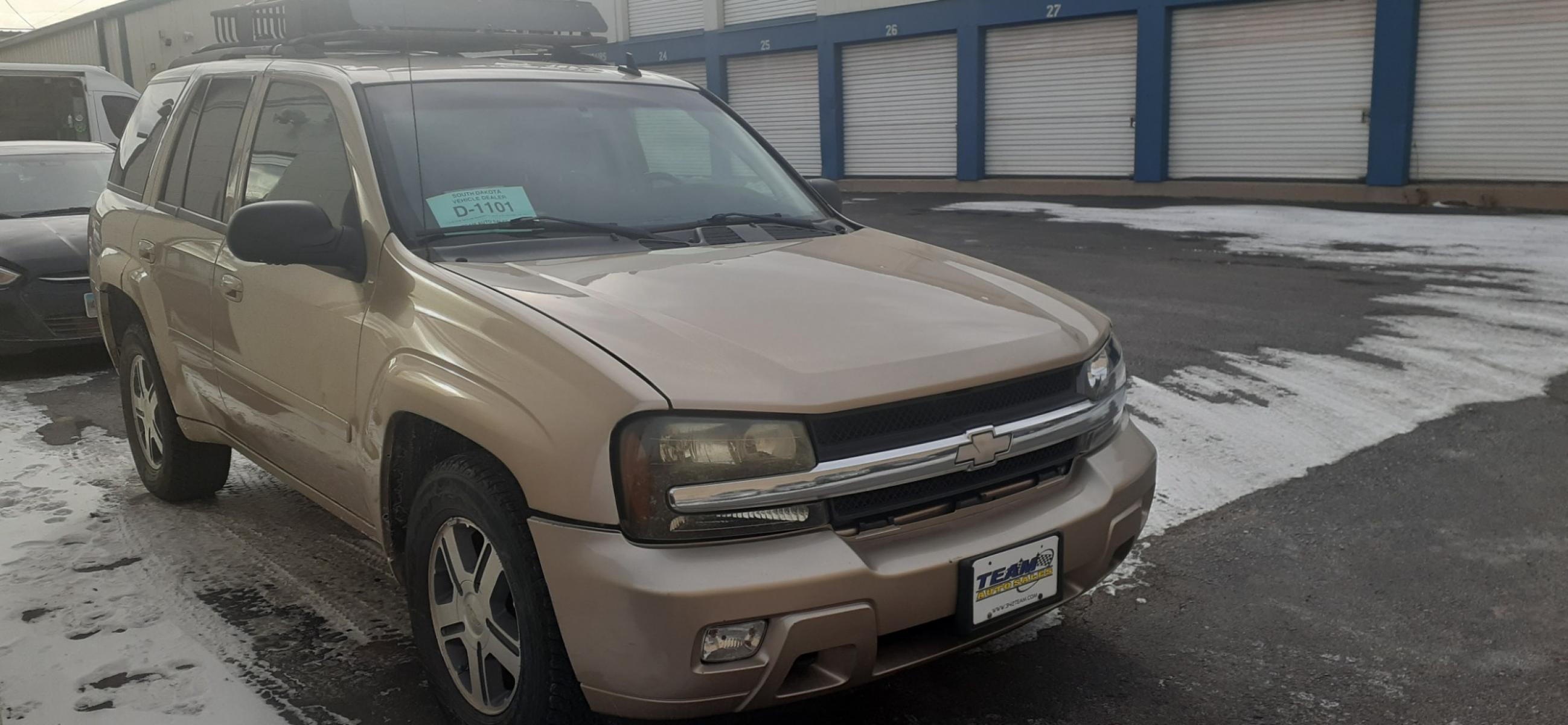 2007 Chevrolet TrailBlazer LS1 4WD (1GNET13M672) with an 5.3L V8 OHV 16V engine, 4-Speed Automatic Overdrive transmission, located at 2015 Cambell Street, Rapid City, SD, 57701, (605) 342-8326, 44.066433, -103.191772 - CARFAX AVAILABLE - Photo #4